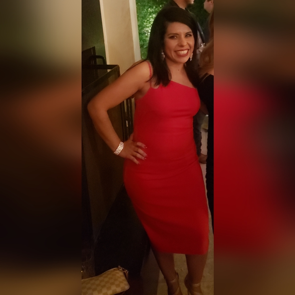 Elegant Red Sleeveless Dress - Picture 4 of 4